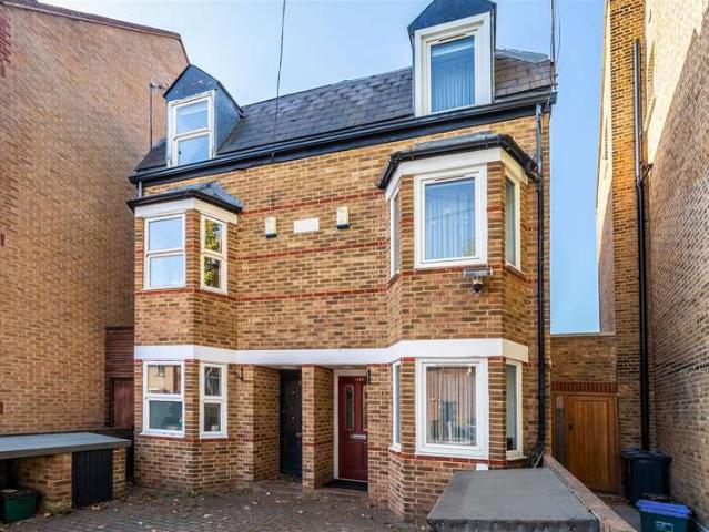 Farm for sale in London Borough of Merton, Greater London