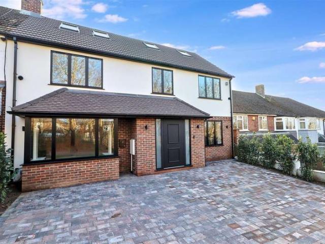 Farm for sale in Elstree and Borehamwood, Borehamwood