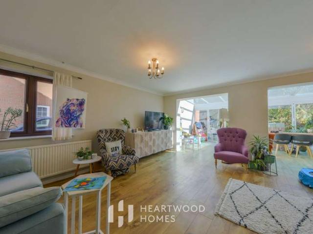 Farm for sale in How Wood, Five Acres