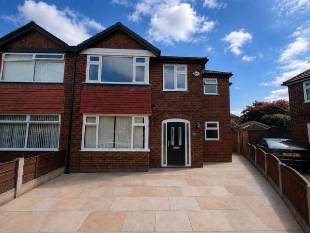 Farm for sale in Ashton upon Mersey, Trafford Park