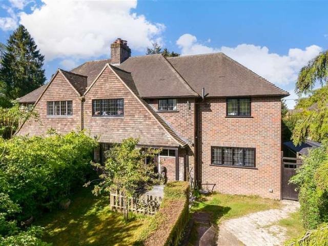 Farm for sale in Headley, Pachesham Park