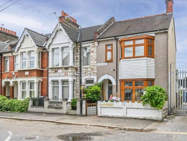 Semi Detached House for sale in Walthamstow, Leyton