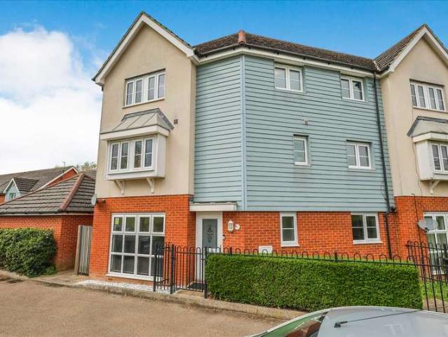 Farm for sale in Cippenham, Slough