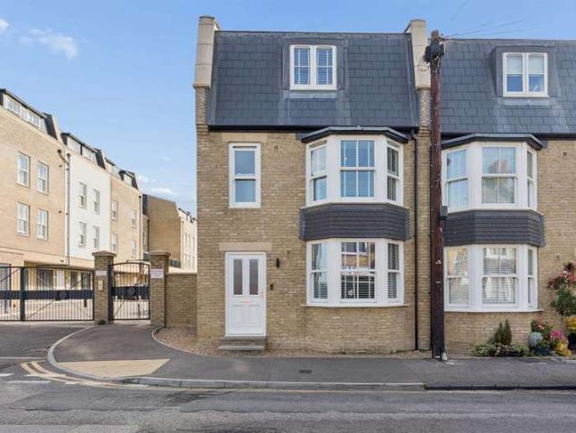 Farm for sale in Oxenden, The Bridge