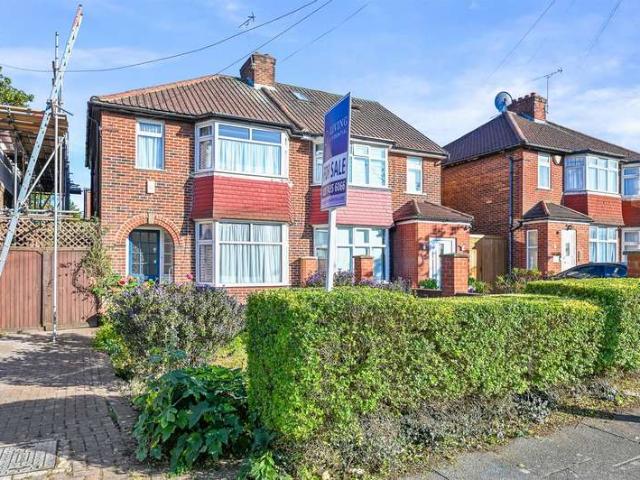 Farm for sale in Brent Cross, Greater London