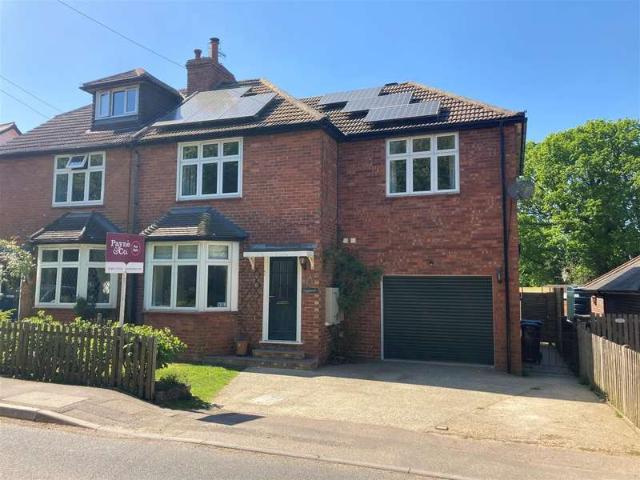 Semi Detached House for sale in Outwood, Outwood