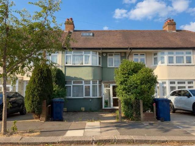 Farm for sale in London Borough of Ealing, Greenford