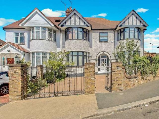 Farm for sale in Dollis Hill, Greater London
