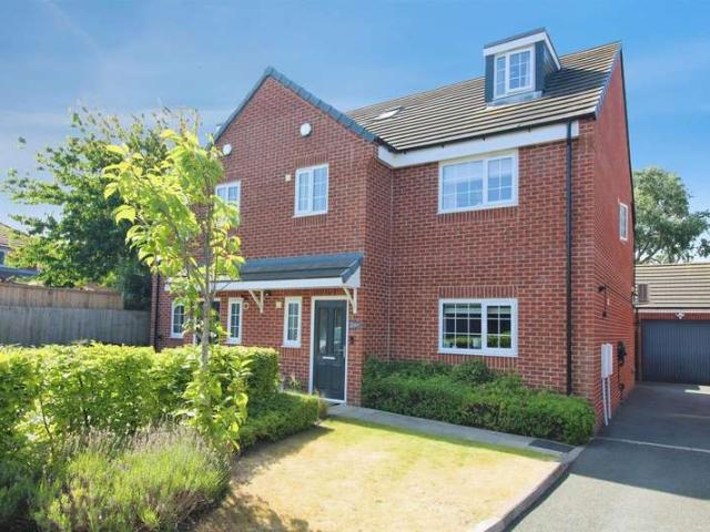 Farm for sale in Garforth, West Yorkshire
