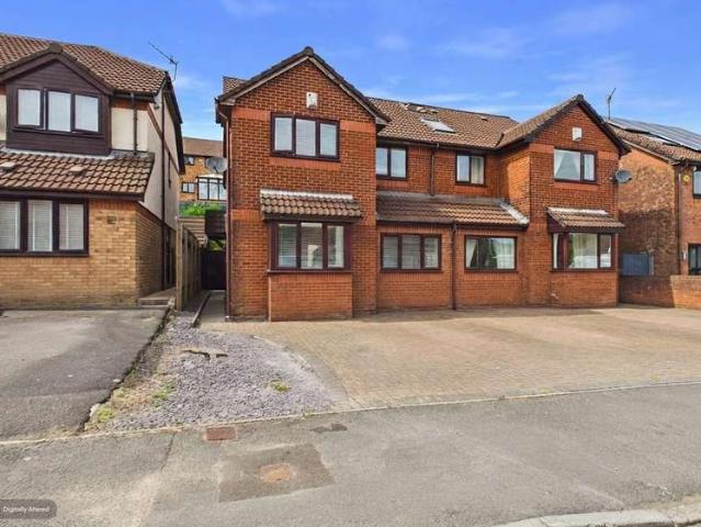 Farm for sale in Ynysybwl and Coed-y-cwm, Glyncoch