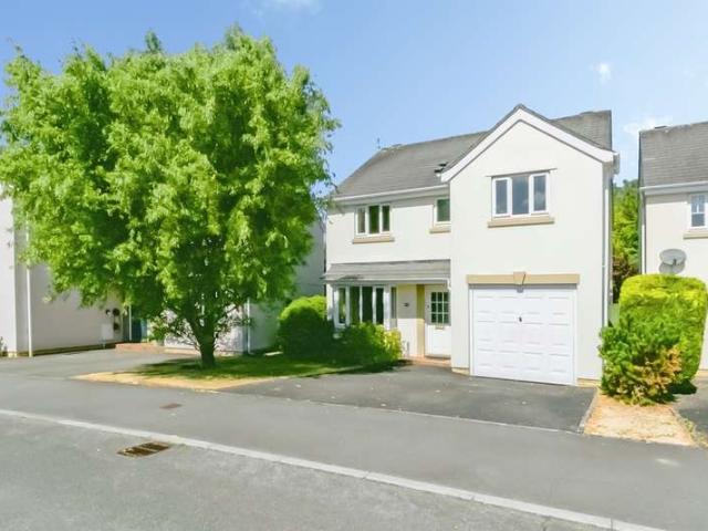 Farm for sale in Penllyn, Ystradowen