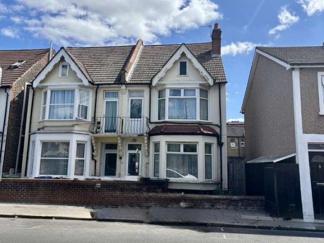 Farm for sale in London Borough of Croydon, Greater London