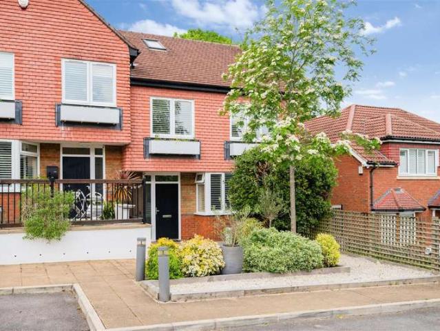 Farm for sale in London Borough of Croydon, Greater London