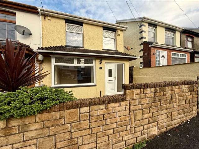 Farm for sale in Gilfach Goch, Hendreforgan