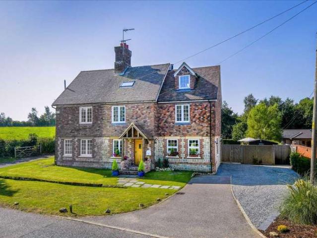 Farm for sale in Lenham Forstal, Midway