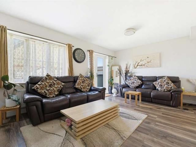 Farm for sale in West Bedfont, Lower Halliford