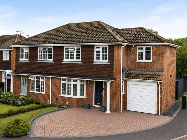 Farm for sale in Emmbrook, Wokingham
