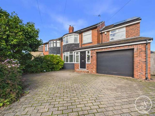 Farm for sale in Whitkirk, Austhorpe