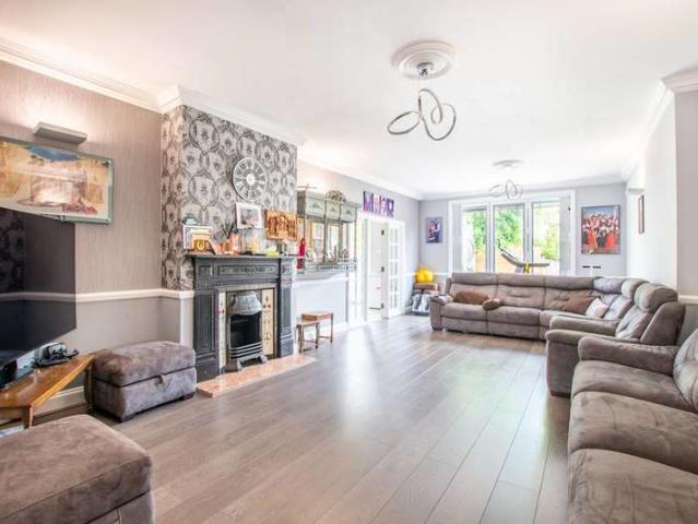 Semi Detached House for sale in Kensal Rise, Brondesbury