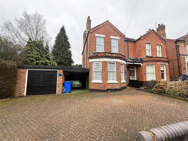 Farm for sale in Winshill, Beamhurst