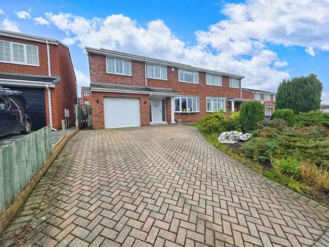 Farm for sale in Staincross, South Yorkshire