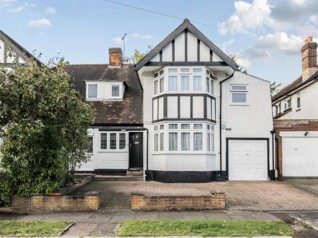 Farm for sale in Little Stanmore, Greater London