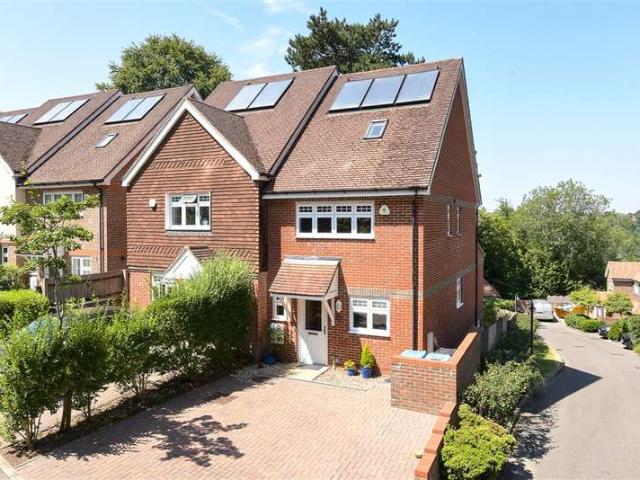 Farm for sale in Caterham Valley, Hillview