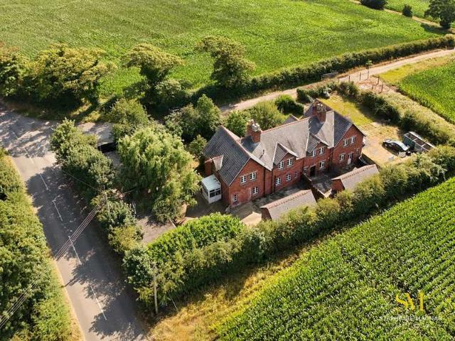 Farm for sale in Downholland Cross, Roby Mill