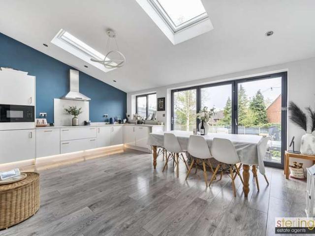 Farm for sale in Tring Wharf, Pouchen End
