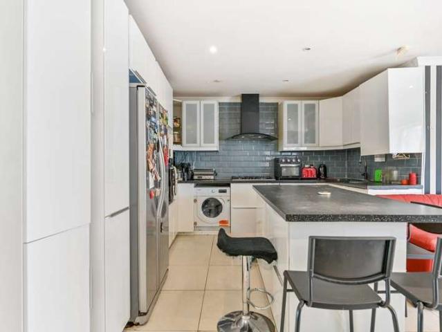 Semi Detached House for sale in Datchet