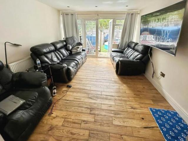 Farm for rent in Slough
