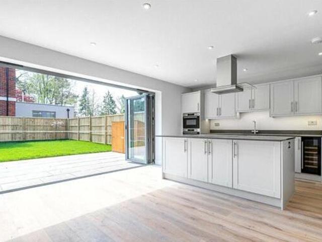 House for rent in Heol-las, Surrey