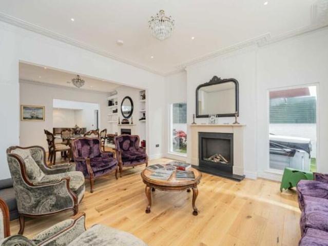 Farm for rent in Chiswick, Greater London