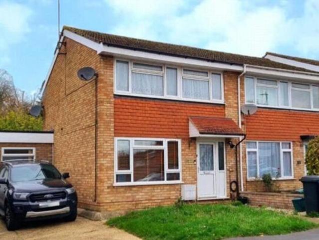House for rent in Woodhall Farm, Pouchen End