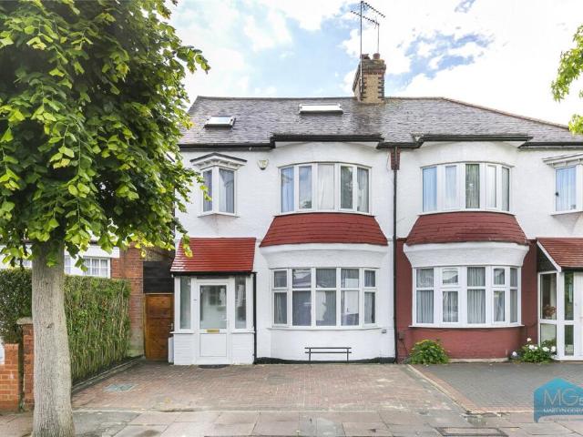 Semi Detached House for rent in North Finchley