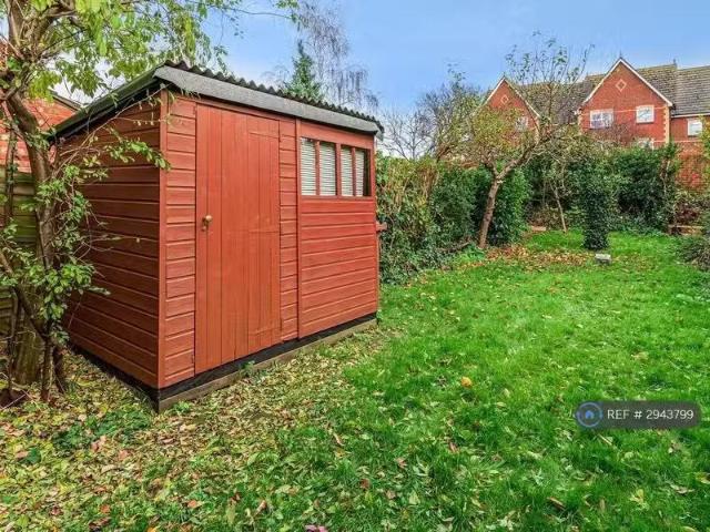 House for rent in Merrow, Guildford
