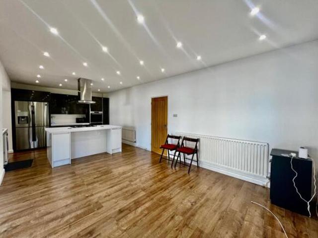 Farm for rent in Sholing, City Of Southampton