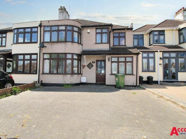 Semi Detached House for rent in Romford