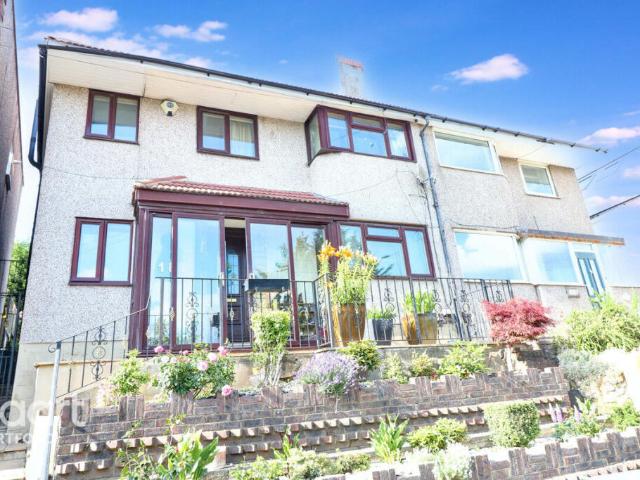 Semi Detached House for rent in Bexley