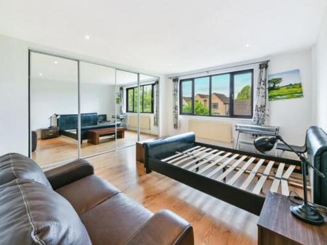 Farm for rent in Blackwall, Greater London