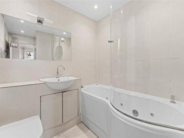 Farm for rent in Kingston Upon Thames, Greater London