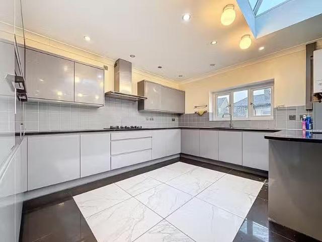 House for rent in Pengam Green, Falcon Lodge