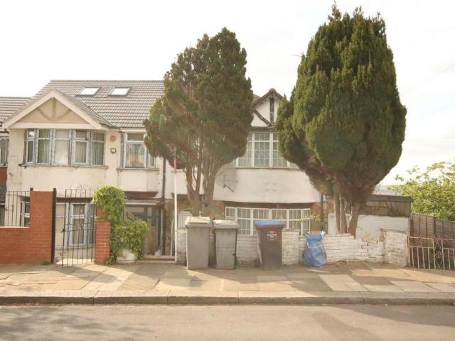 House for sale in Kingsbury, Greater London
