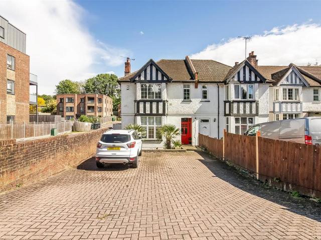 House for sale in London Borough of Croydon, Purley