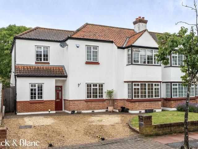 House for sale in West Wickham, Greater London
