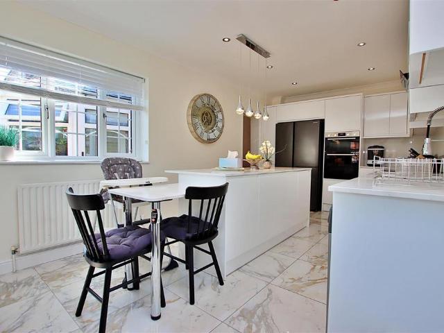 House for sale in Elstree and Borehamwood, Borehamwood