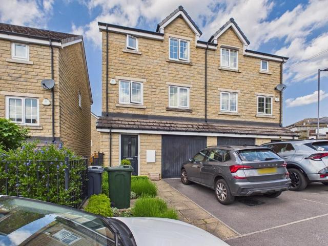 House for sale in Crossflatts, West Yorkshire