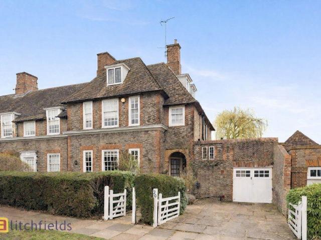 House for sale in Hampstead Garden Suburb, Greater London