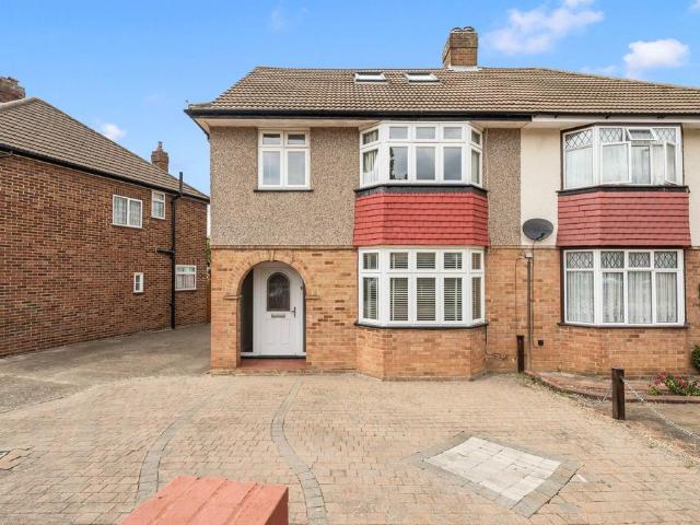 House for sale in Stoneleigh, Ewell