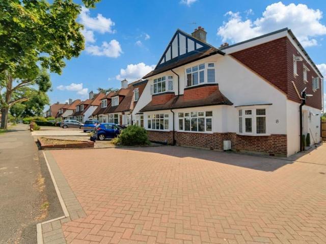 House for sale in Stoneleigh, Ewell